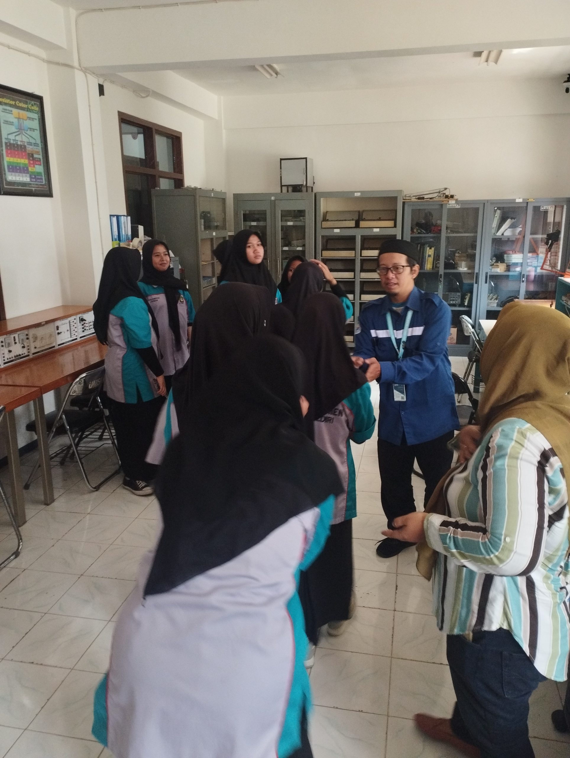 Lab. Teknik Elektro Uniska – Kediri Terima Kunjungan Siswa SMK Al-Amien, Kediri