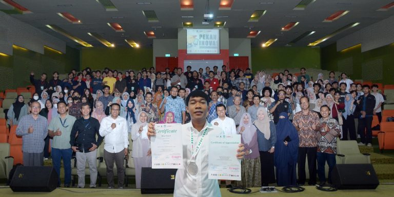 Inovasi Berkelas, Mahasiswa Teknik Elektro Uniska – Kediri Dapatkan Silver Award di Perlombaan Teknologi Nasional