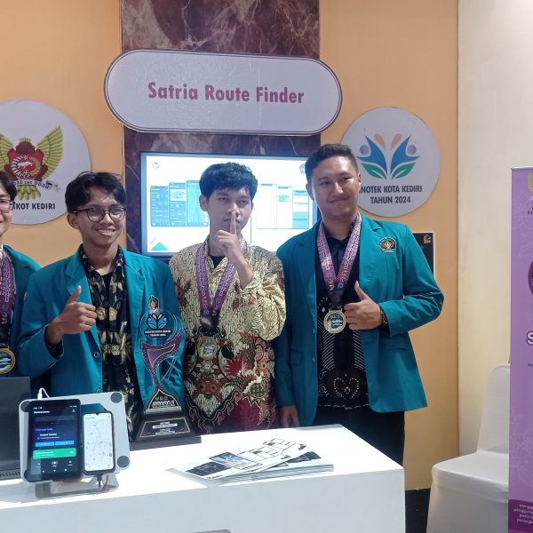 Mahasiswa Teknik Elektro Uniska Kediri Tampil Cemerlang di Inotek Expo 2024 dengan Inovasi Aplikasi Satria Route Finder