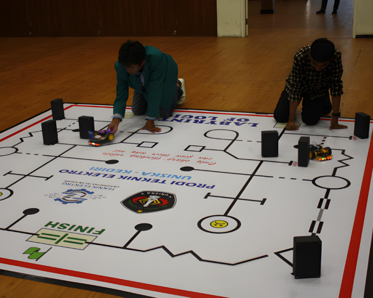 Robot, Logika, dan Adrenalin: Serunya UAS Bertema LABYRINTH-X di Teknik Elektro UNISKA Kediri